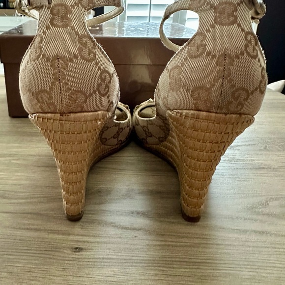 Gucci Women's Tan Peep-Toe Heels - Picture 3 of 7